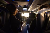 Demoja partybussissa